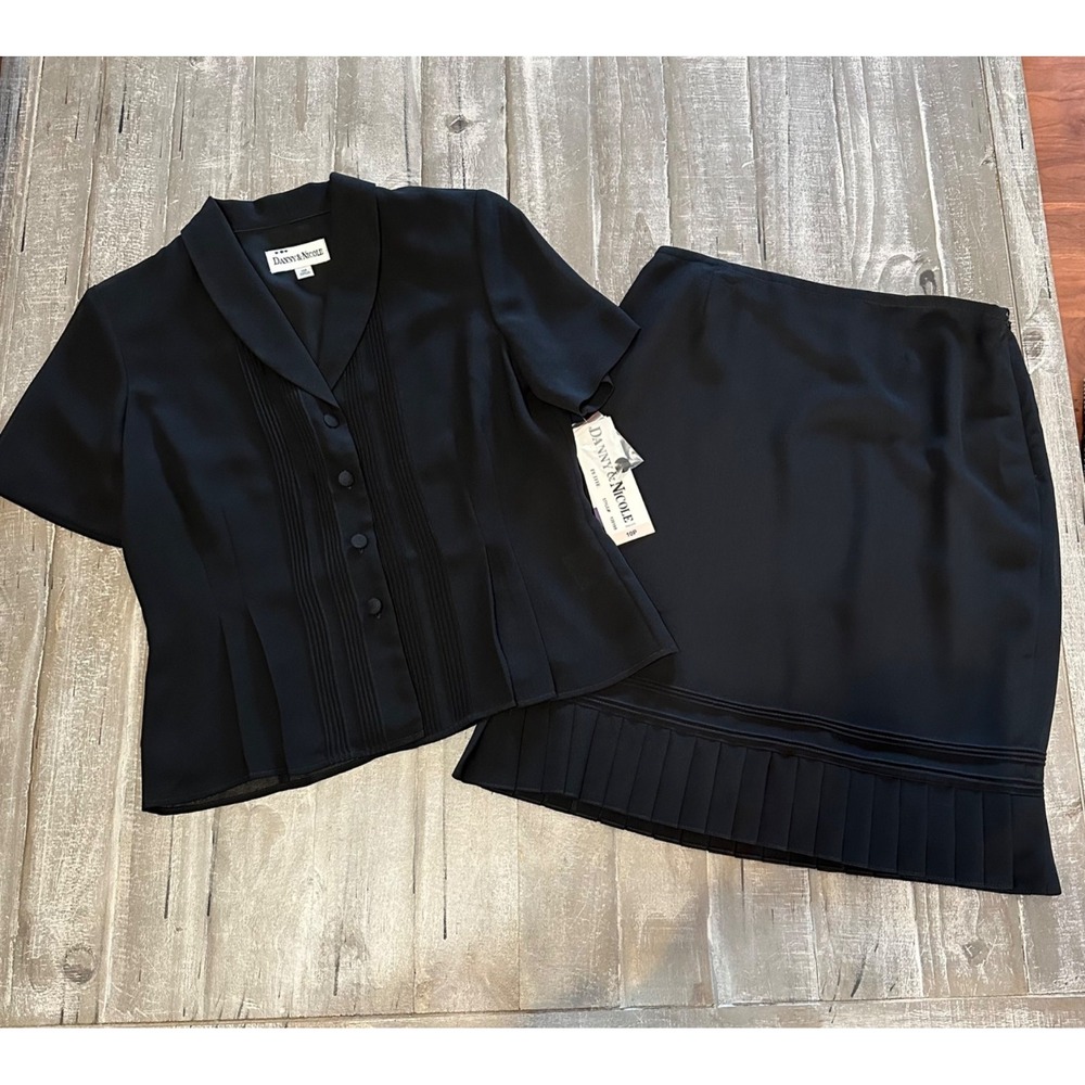Danny & Nicole 2 Piece Skirt Suit 10P Pleated Career Business Office Dressy NWT